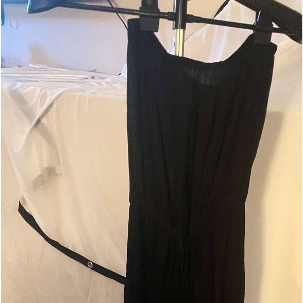 Really cute black sleeveless jumper